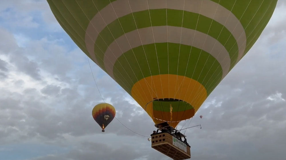 Exotic Dubai Sunrise: Unforgettable Hot Air Balloon Rides Above the Desert